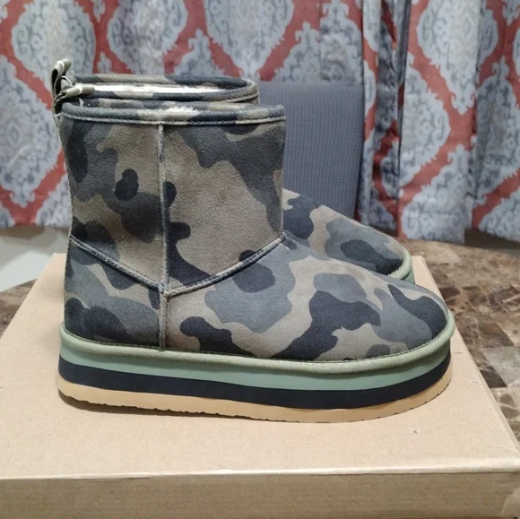 Steve Madden Boots - Picture 2 of 7